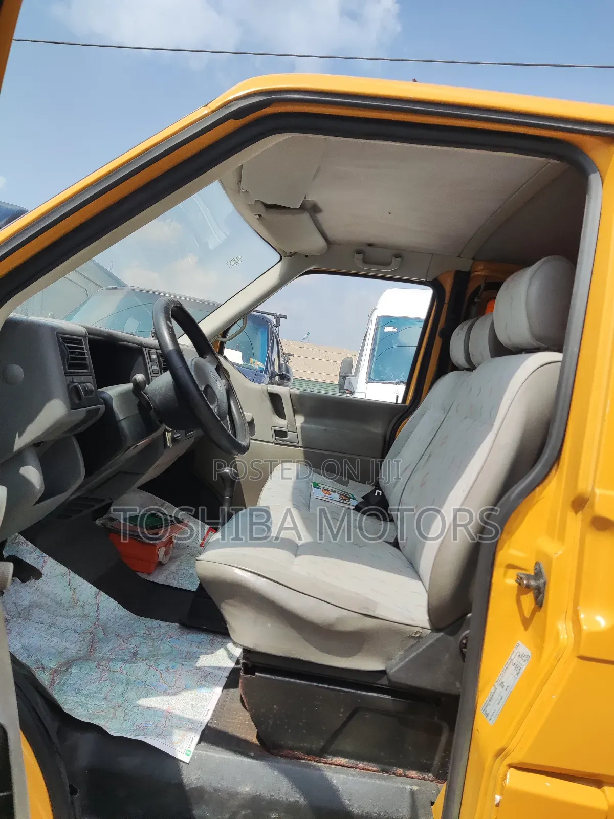 Volkswagen Transporter 2004 Yellow