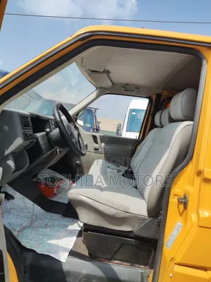 Volkswagen Transporter 2004 Yellow