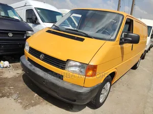 Volkswagen Transporter 2004 Yellow