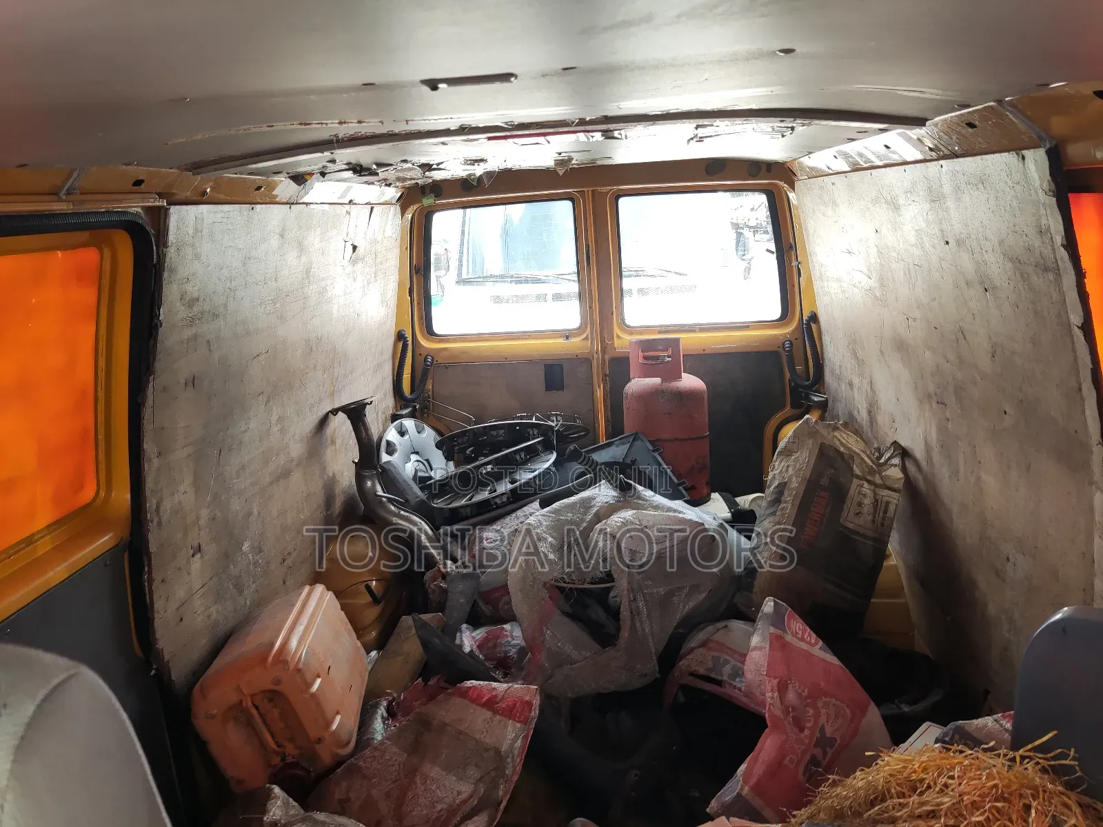 Volkswagen Transporter 2004 Yellow