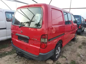Toyota HiAce 2004 Red