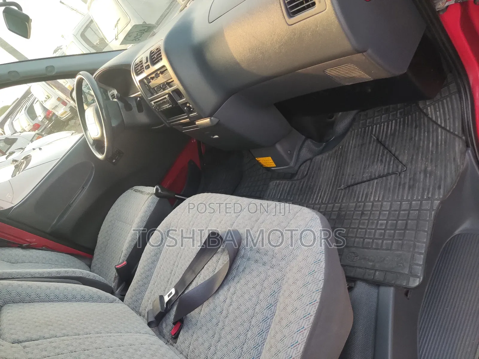 Toyota HiAce 2004 Red