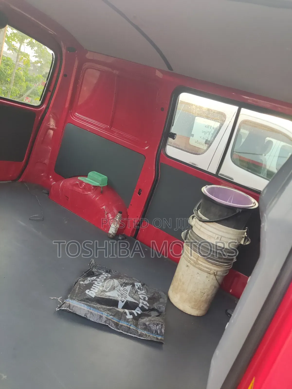 Toyota HiAce 2004 Red