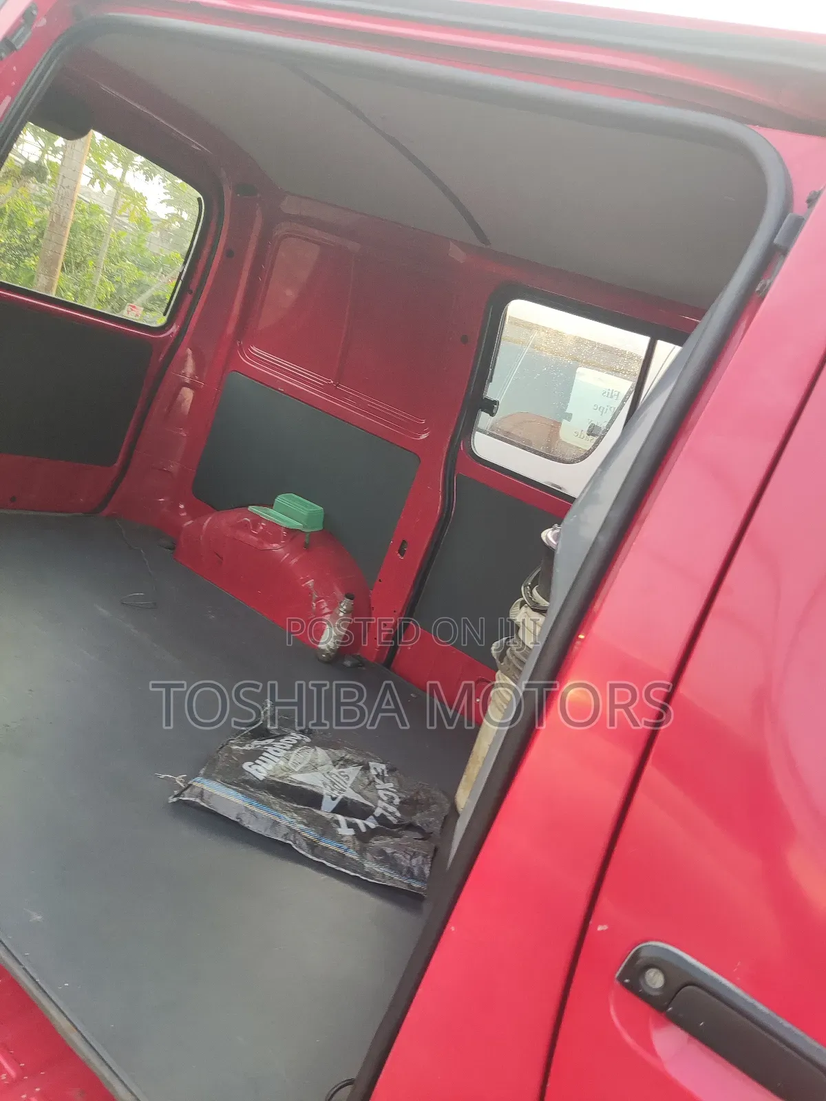 Toyota HiAce 2004 Red