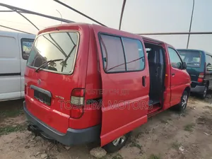 Toyota HiAce 2004 Red