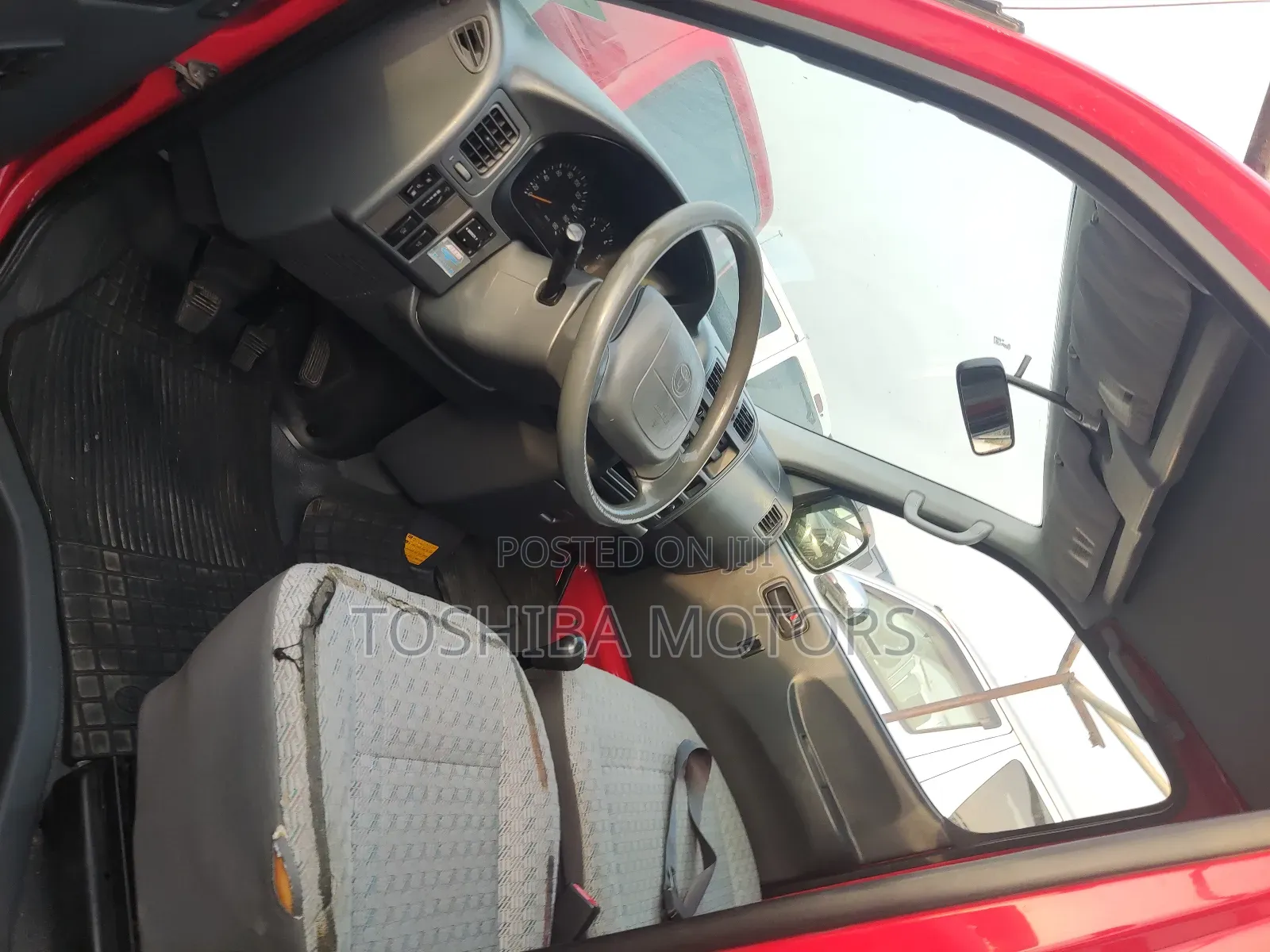 Toyota HiAce 2004 Red