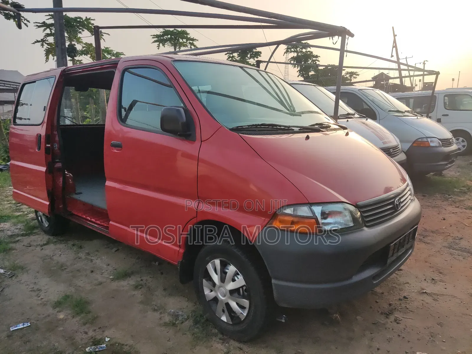 Toyota HiAce 2004 Red