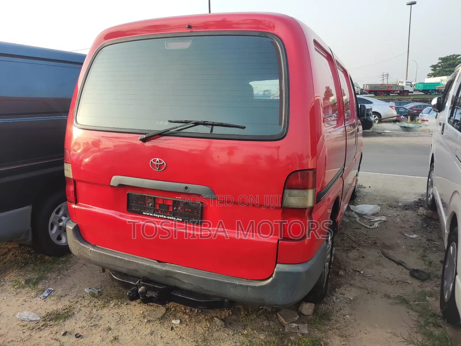 Toyota HiAce 2003 Red