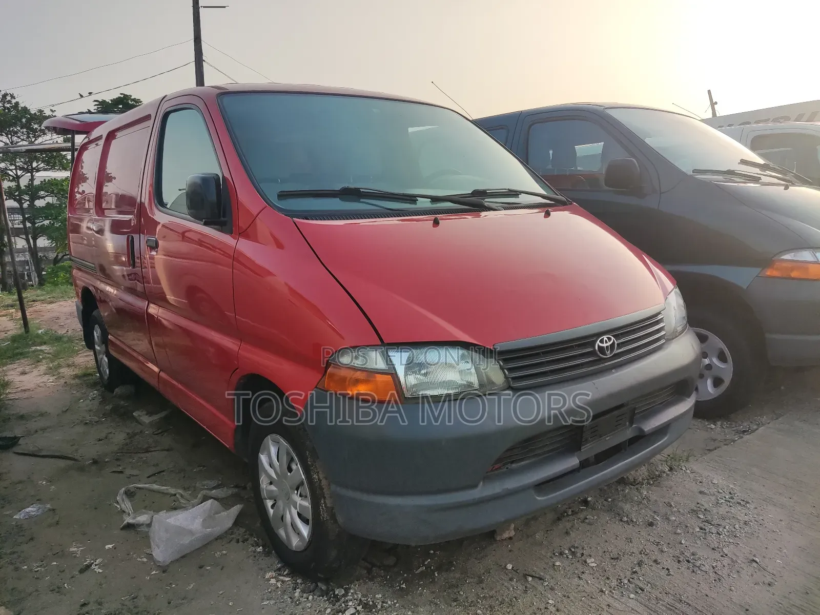 Toyota HiAce 2003 Red