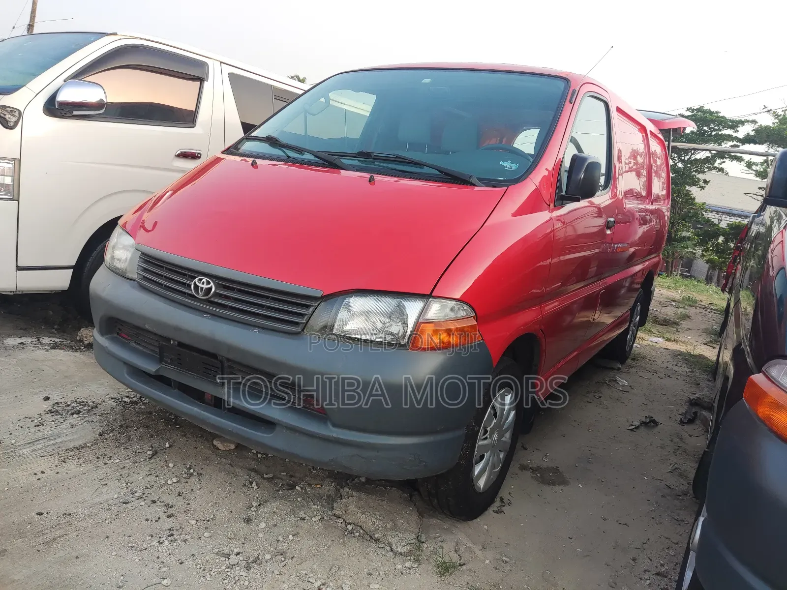 Toyota HiAce 2003 Red