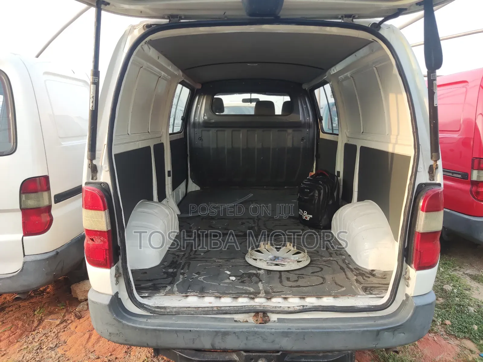 Toyota HiAce 2004 White