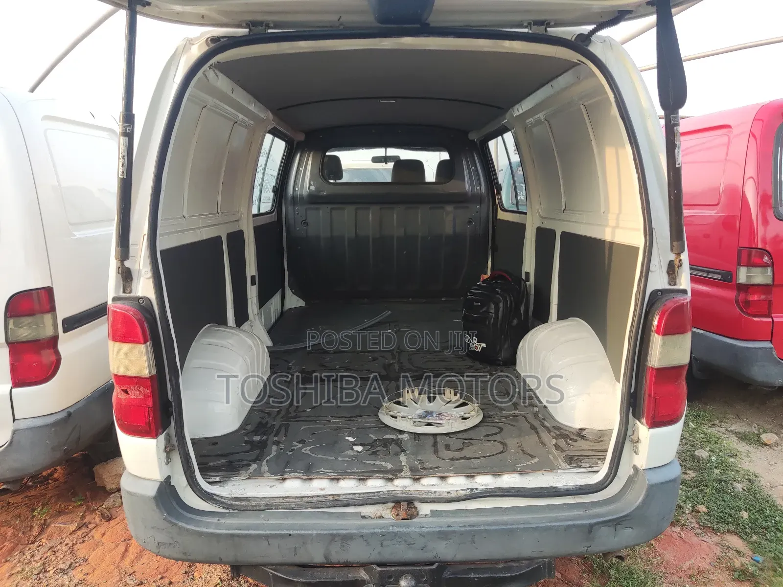 Toyota HiAce 2004 White