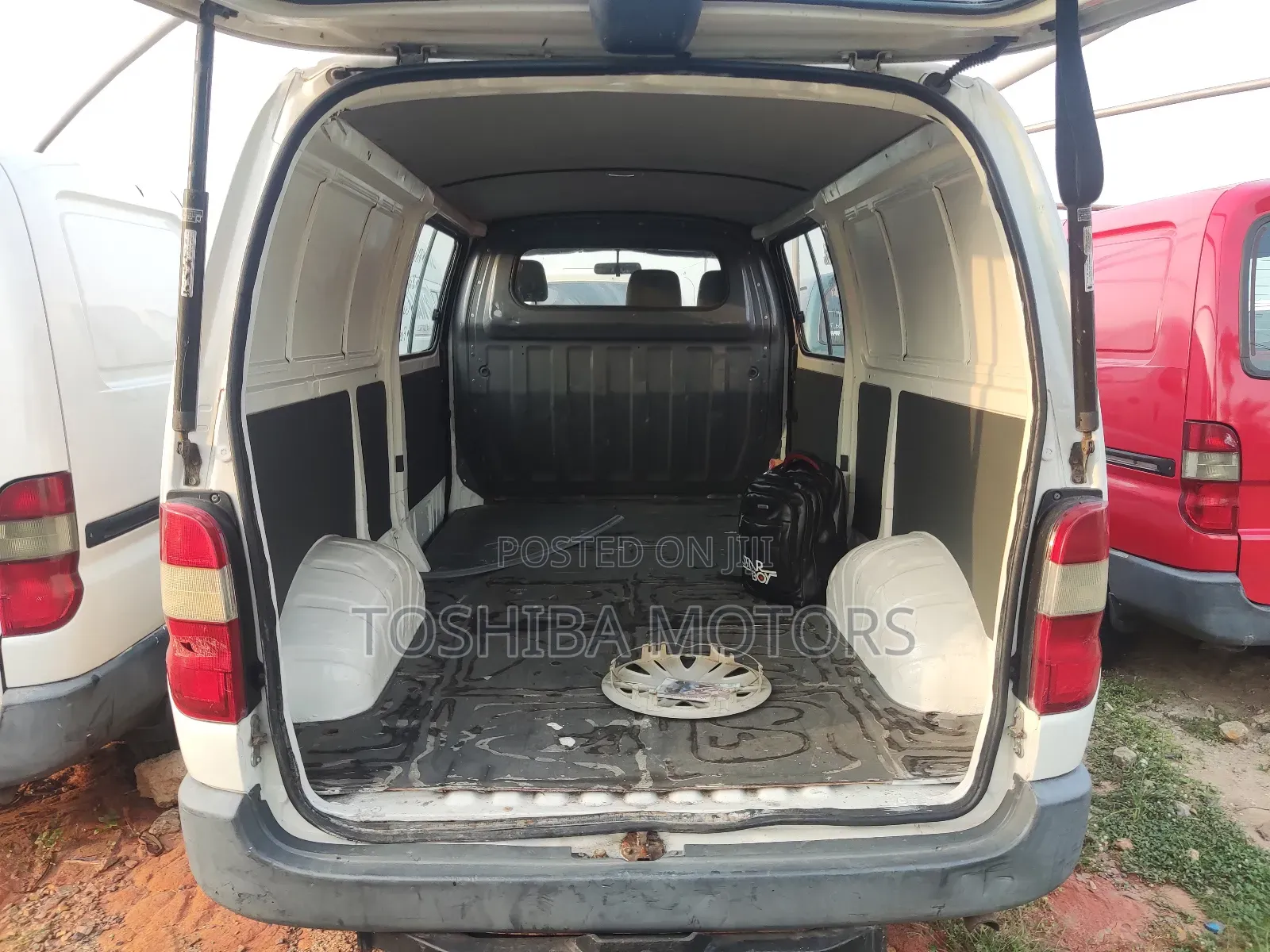 Toyota HiAce 2004 White