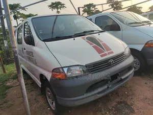 Toyota HiAce 2004 White
