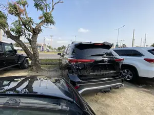 Toyota Highlander XSE 2022 Black