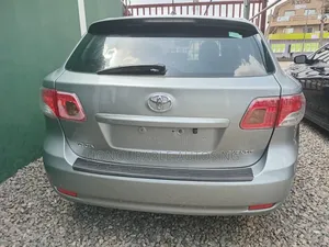 Toyota Avensis 2014 Silver