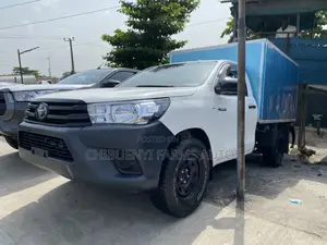Toyota Hilux 2022 White