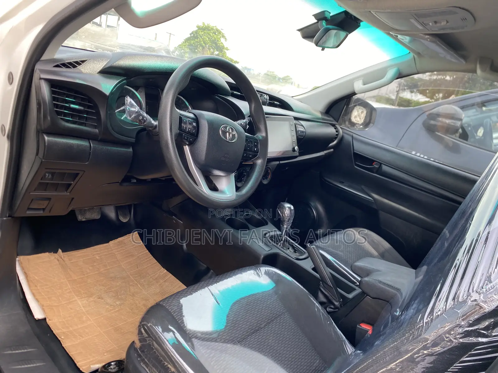 Toyota Hilux 2022 White