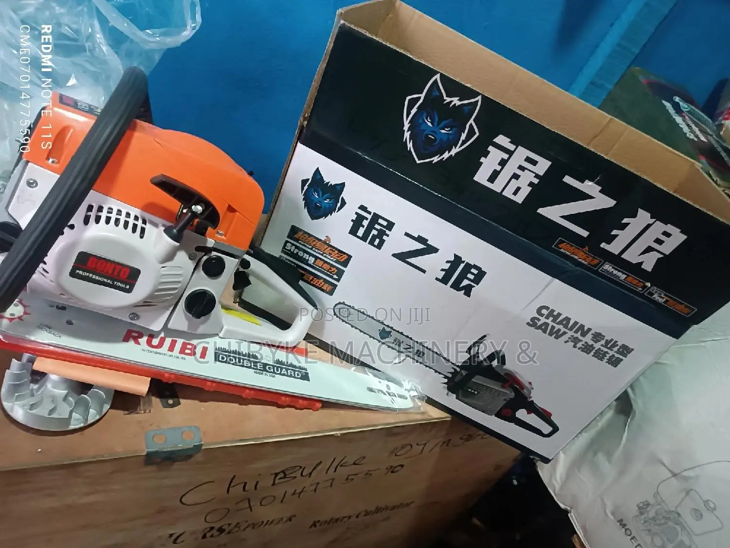 Chain Saw Machines With Long Bar and Chain