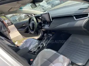 Toyota Corolla LE 2021 Silver