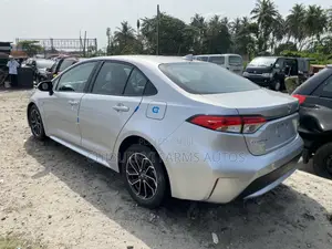 Toyota Corolla LE 2021 Silver