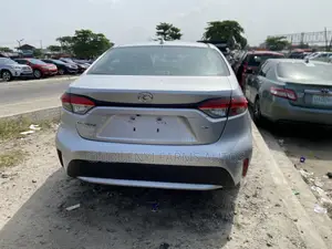 Toyota Corolla LE 2021 Silver