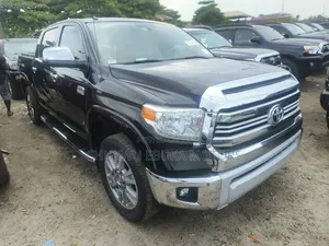 Toyota Tundra Platinum 5.7L V8 4x2 CrewMax 5.6 ft. box 145.7 in. WB