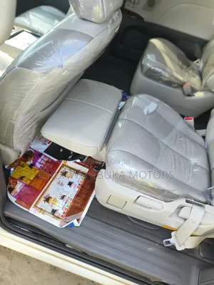 Toyota Sienna Limited AWD 7-Passenger 2013 Gold