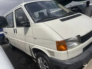 Volkswagen Transporter 2000 White