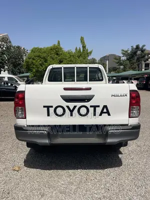 New Toyota Hilux 2023 White