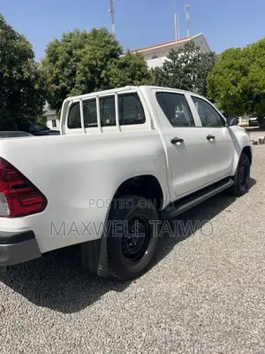 New Toyota Hilux 2023 White