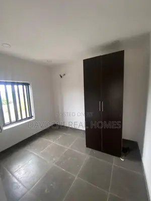 3bdrm House in Lekki Phase 2 for rent