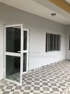3bdrm Apartment in Adelabu, Surulere for rent