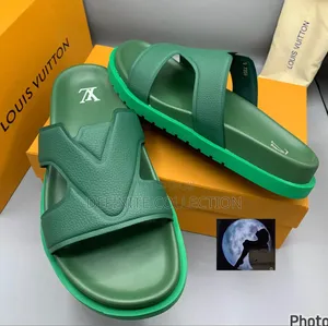 LOUIS VUITTON Top Quality Slipperss