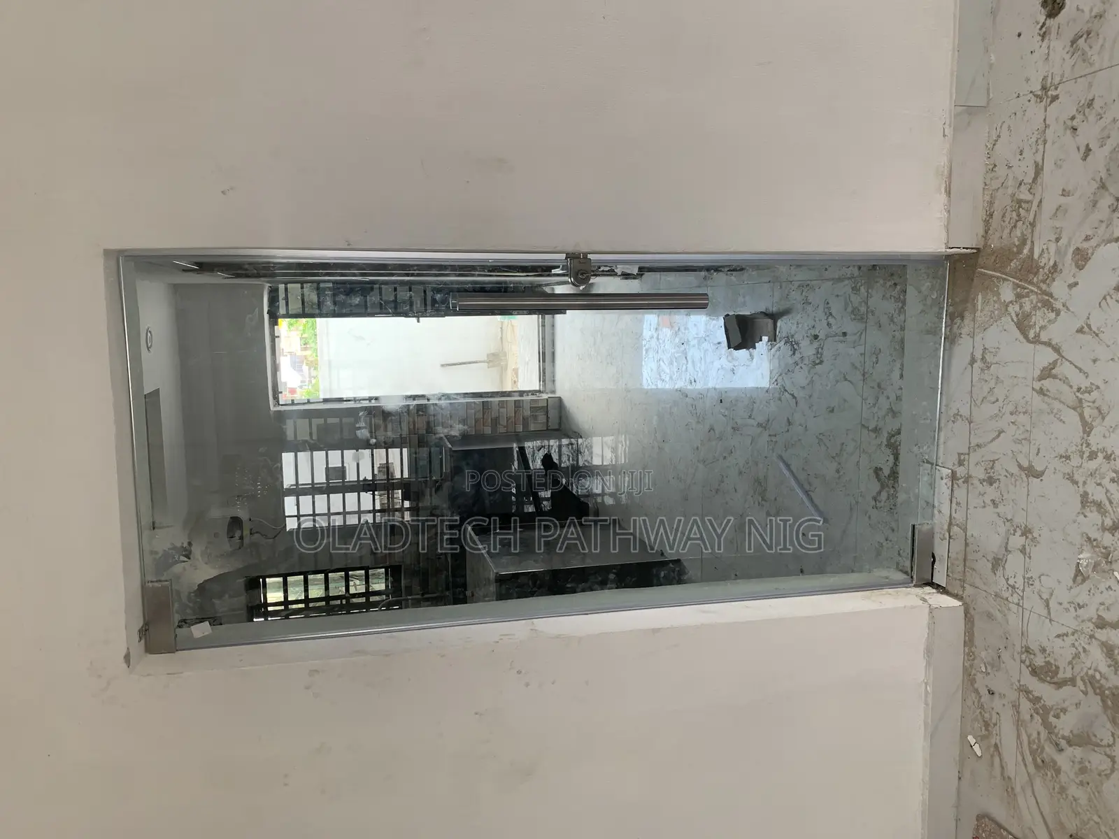 Frameless Glass Door