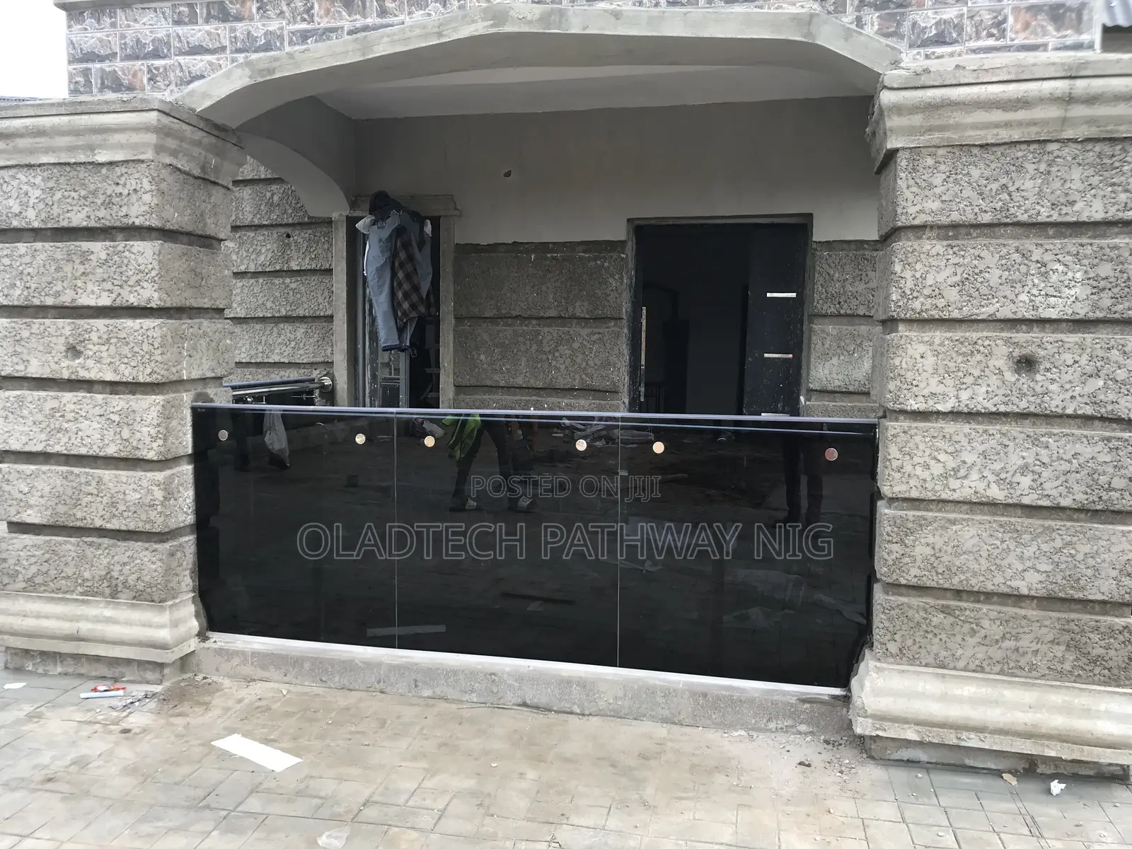 Frameless Rail Grey Glass