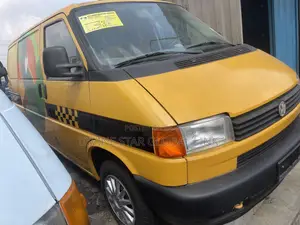 Volkswagen Transporter 2002 Yellow