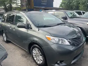 Toyota Sienna Limited AWD 7-Passenger 2013 Gray