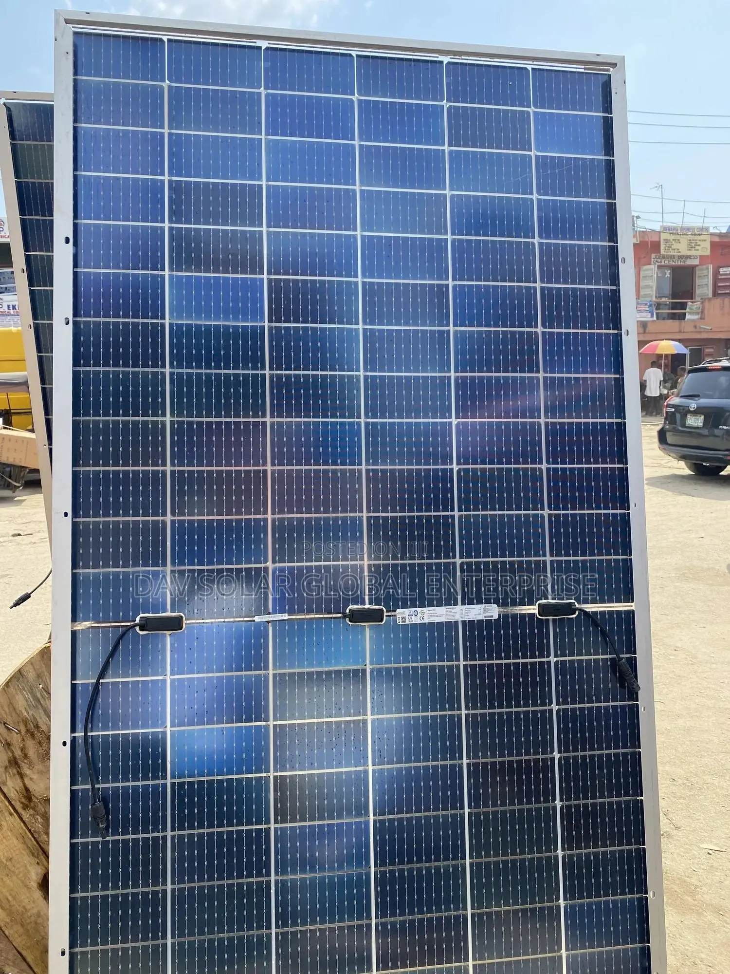 600W Jinko Solar Panel