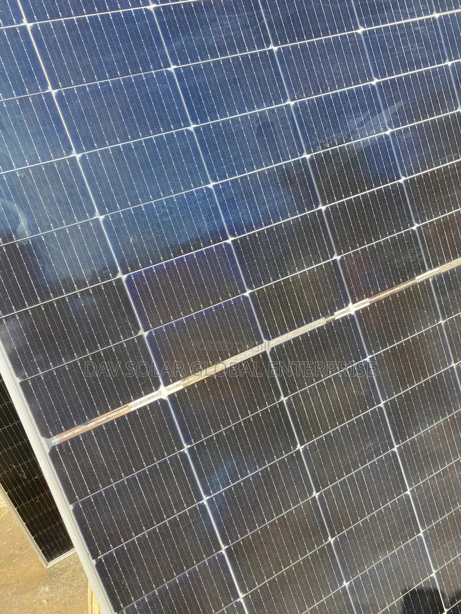 600W Jinko Solar Panel