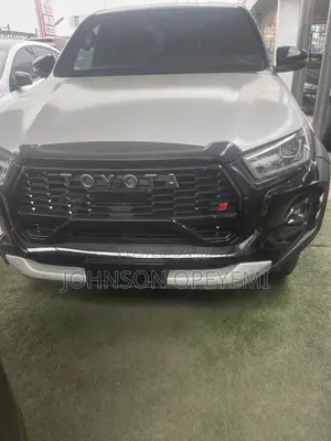 New Toyota Hilux 2023 Black