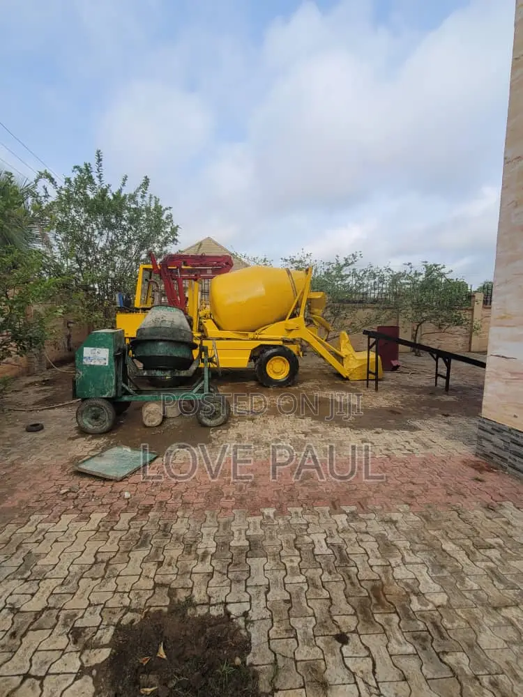 Slightly Used Mobile Self Loader Concrete Mixer