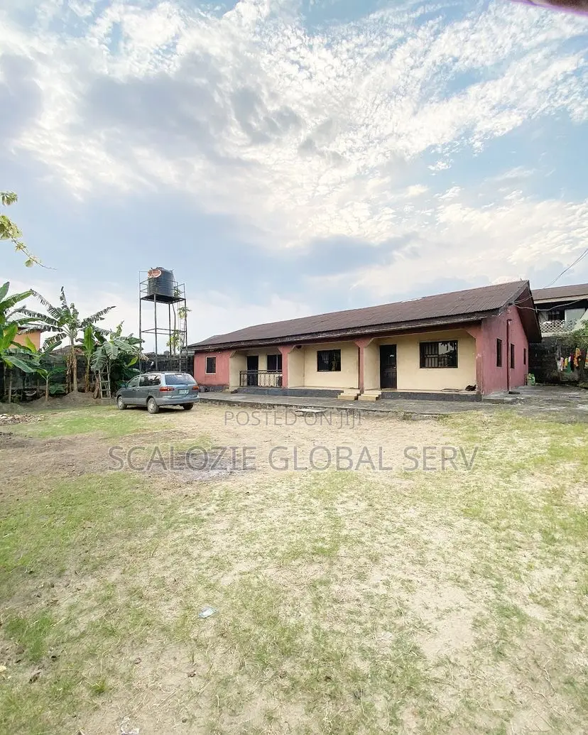 5bdrm Bungalow in Palm Avenue, Port-Harcourt for sale