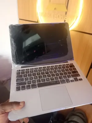 New Laptop Apple MacBook Pro 2015 8GB Intel Core I5 SSD 256GB