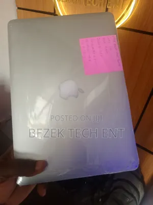 New Laptop Apple MacBook Pro 2015 8GB Intel Core I5 SSD 256GB