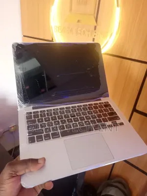 New Laptop Apple MacBook Pro 2015 8GB Intel Core I5 SSD 256GB
