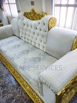 Expert Royal Couch Cleaning and Restoration