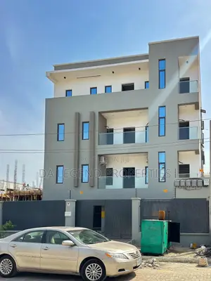 3bdrm Apartment in Lekki Phase 1 for sale