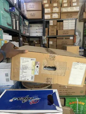 Cisco 9300l- 24p-4g Switch
