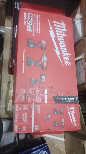 Milwaukee Tools Set Machine